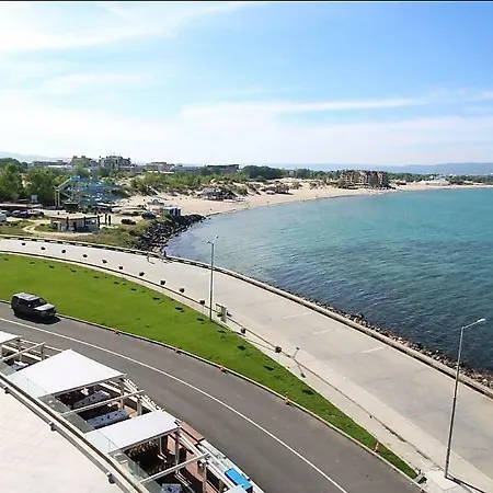 Front Beach Апартаменты *
